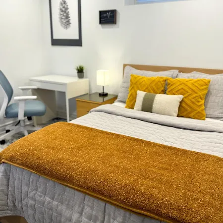 The Khan Villa Whitby Room photo